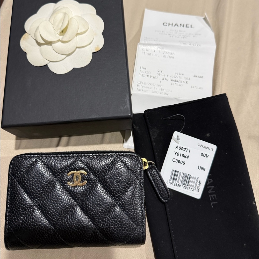 Authentic Chanel classic zipped coin purse !